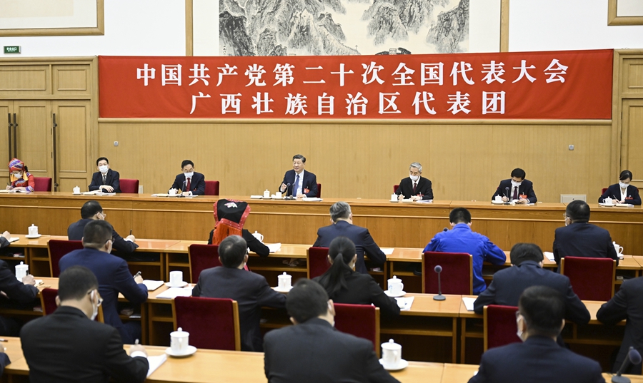 10月17日，习近平同志参加党的二十大广西代表团讨论。